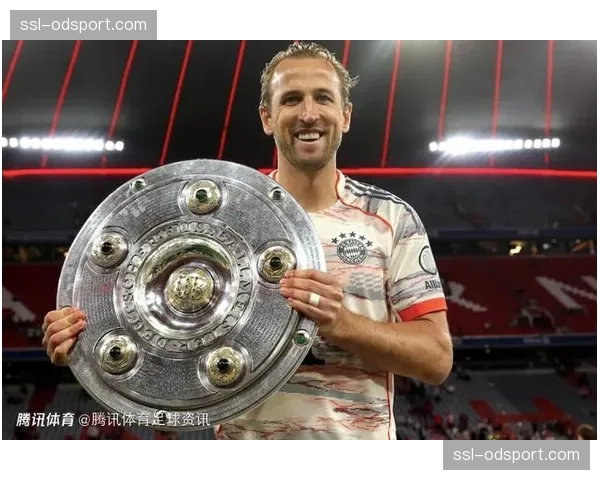 欧冠颁奖典礼举行,凯恩获评决赛最佳球员 欧冠颁奖典礼举行,凯恩获评决赛最佳球员